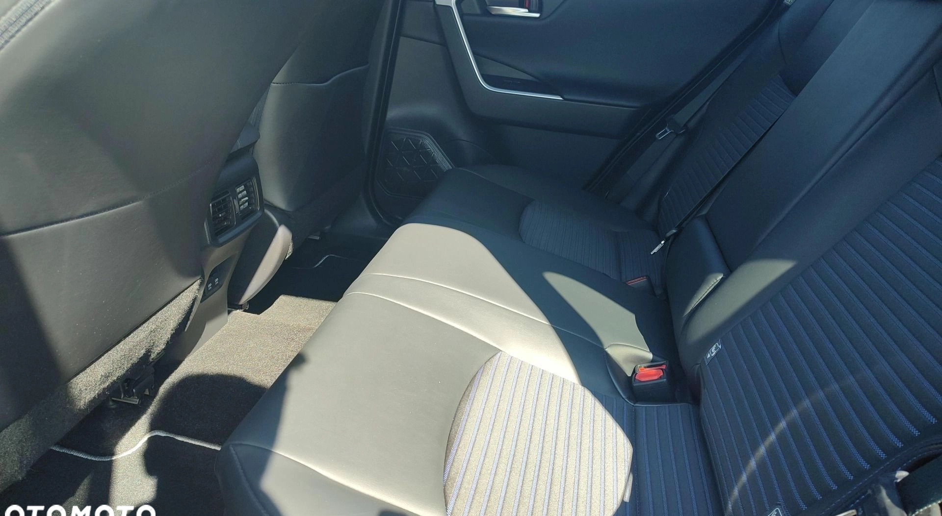 Toyota RAV4 cena 159900 przebieg: 50365, rok produkcji 2021 z Pieniężno małe 277